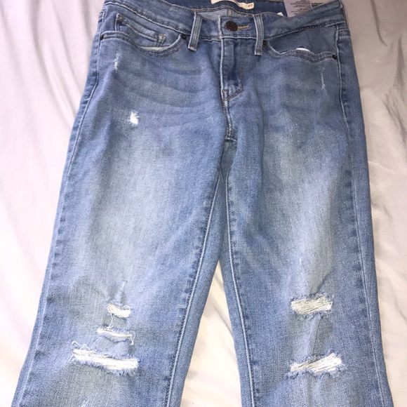 RIPPED MEDIUM WASHED LEVI JEANS - Picture 2 of 5